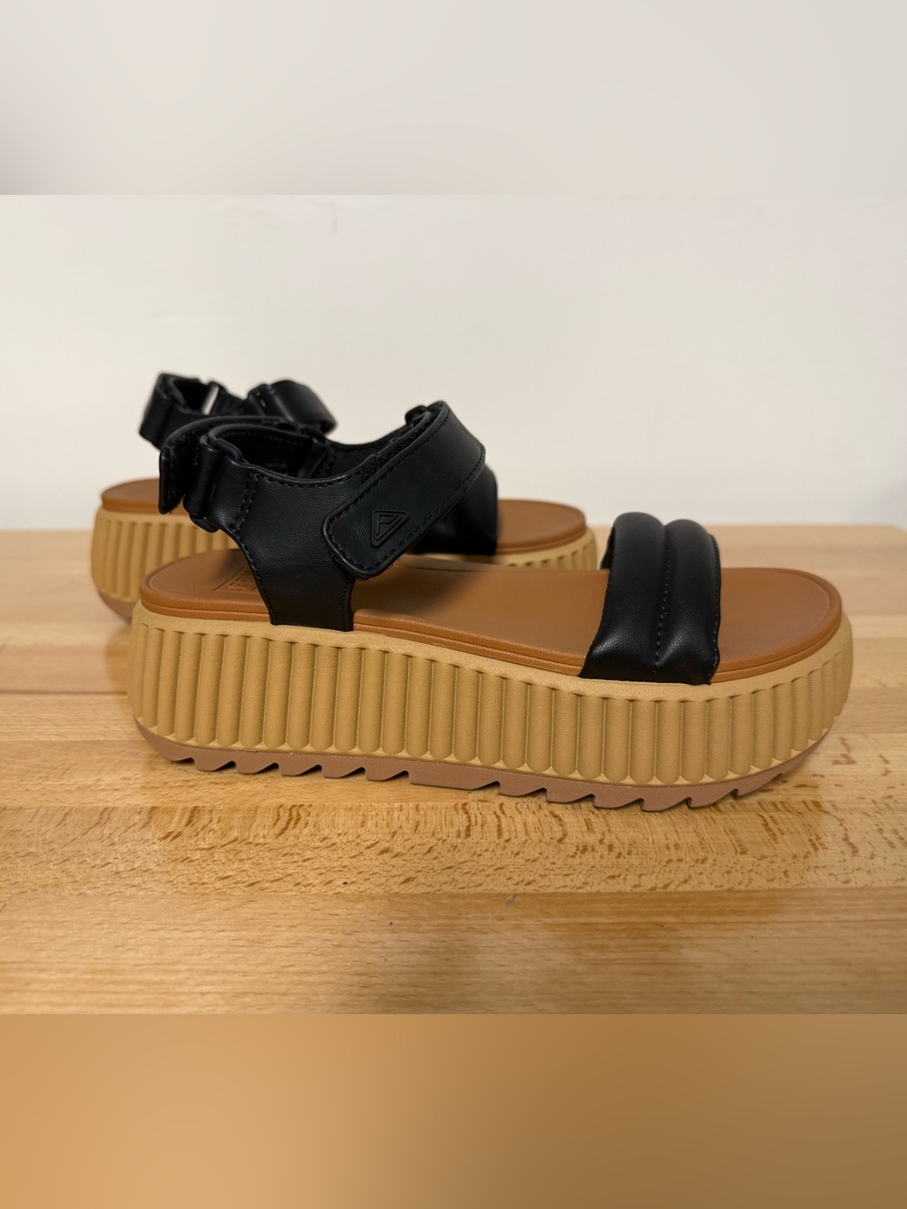 Reef Vista Higher Raya Women's Black and Tan Platform Sandals